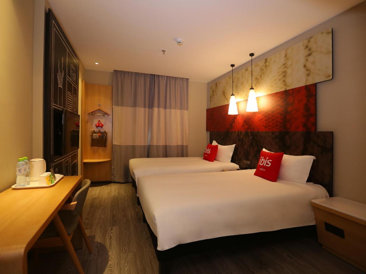 Ibis Haikou Injoy Plaza Hotel Bagian luar foto