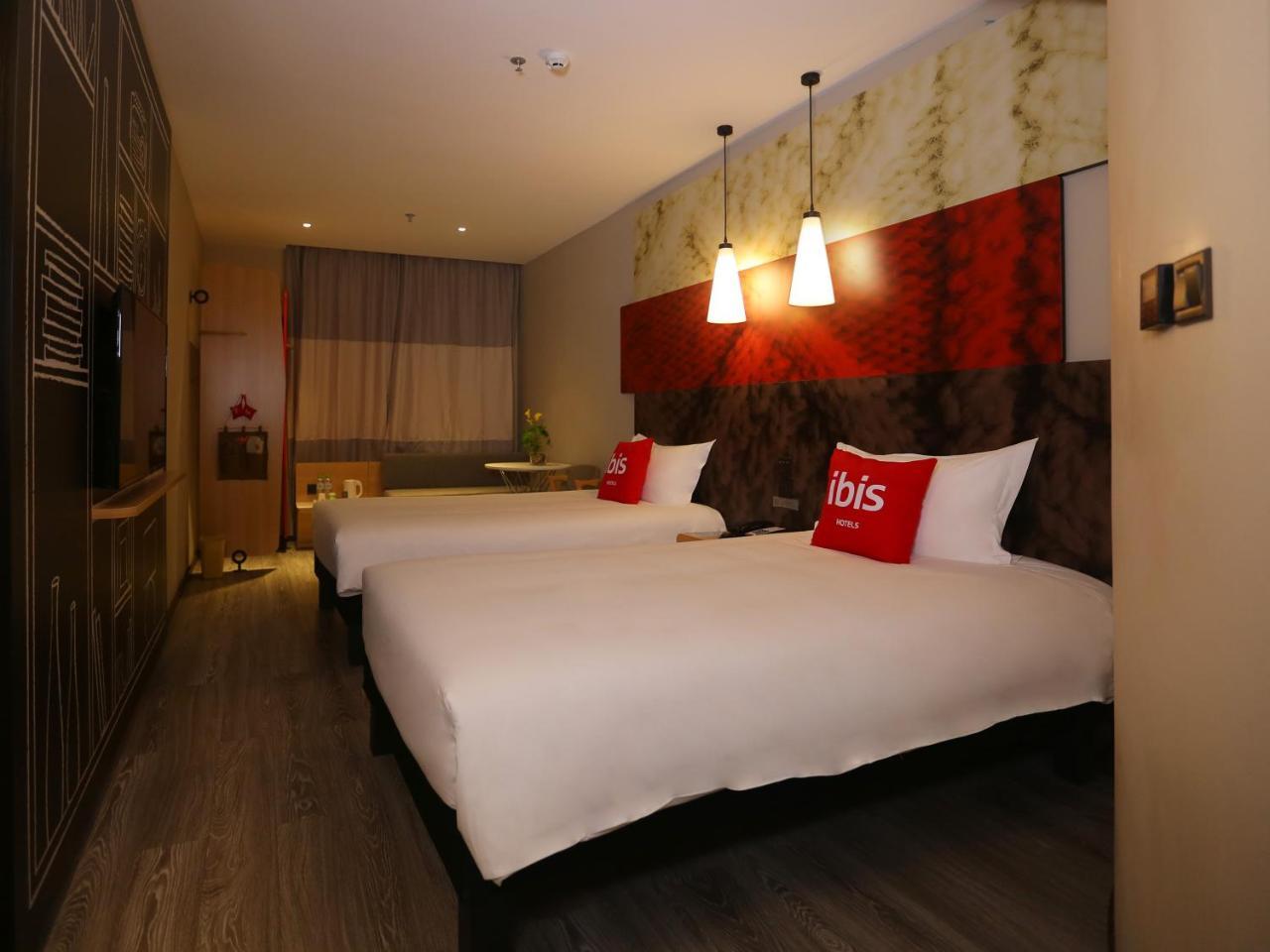 Ibis Haikou Injoy Plaza Hotel Bagian luar foto