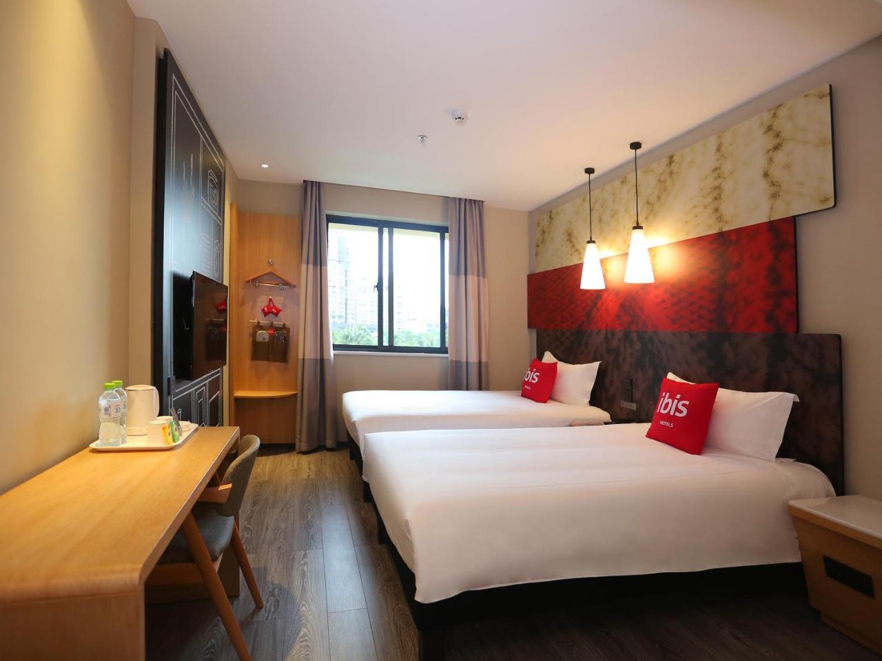 Ibis Haikou Injoy Plaza Hotel Bagian luar foto