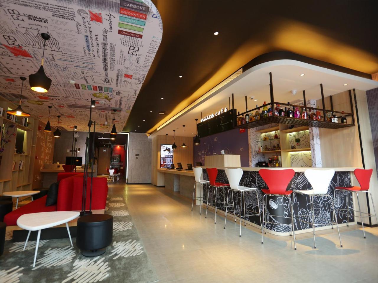 Ibis Haikou Injoy Plaza Hotel Bagian luar foto