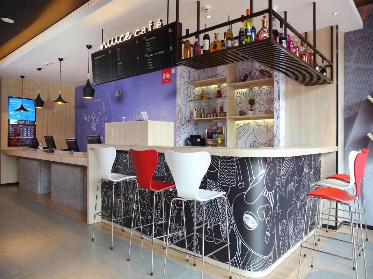 Ibis Haikou Injoy Plaza Hotel Bagian luar foto