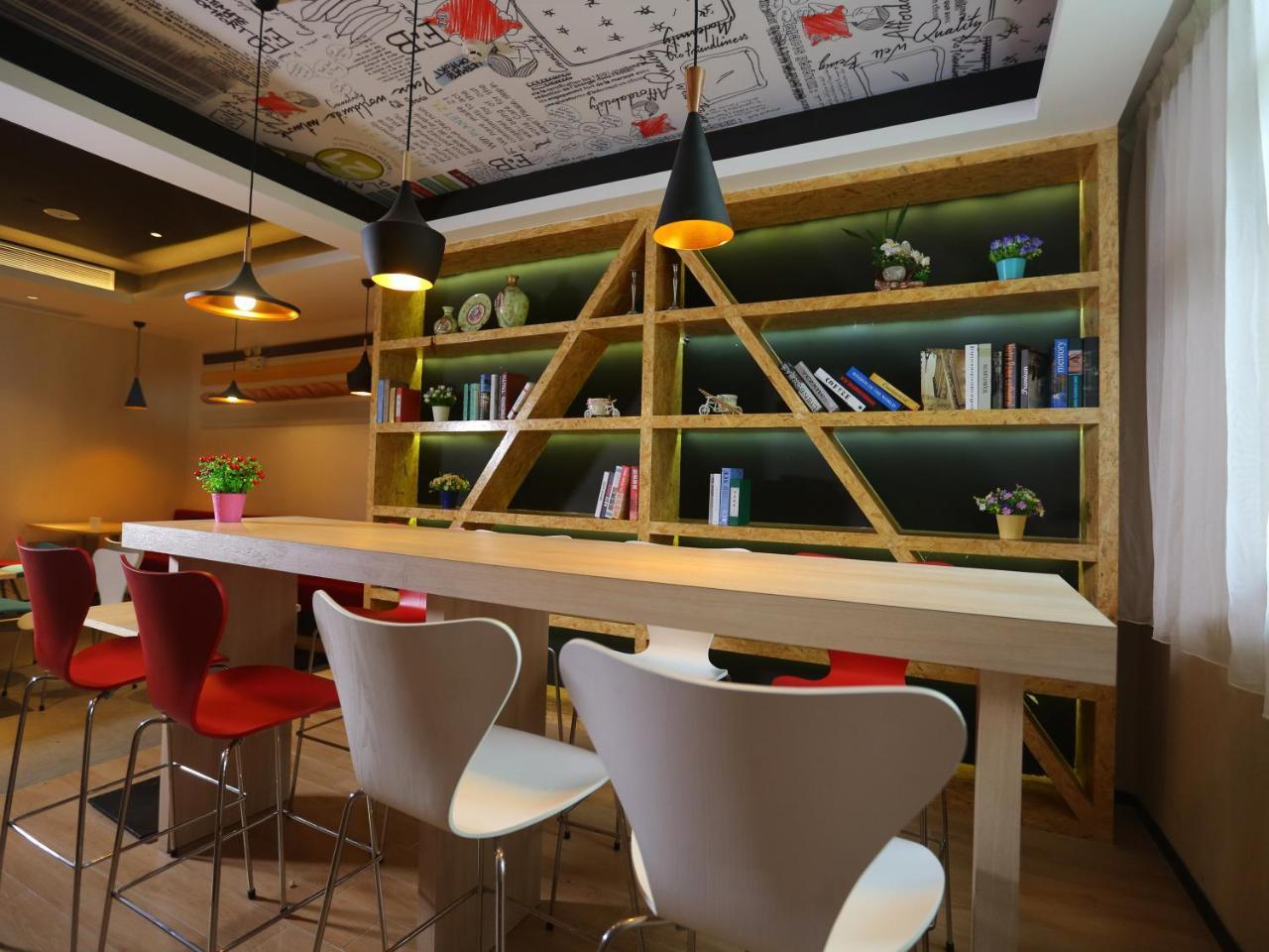 Ibis Haikou Injoy Plaza Hotel Bagian luar foto