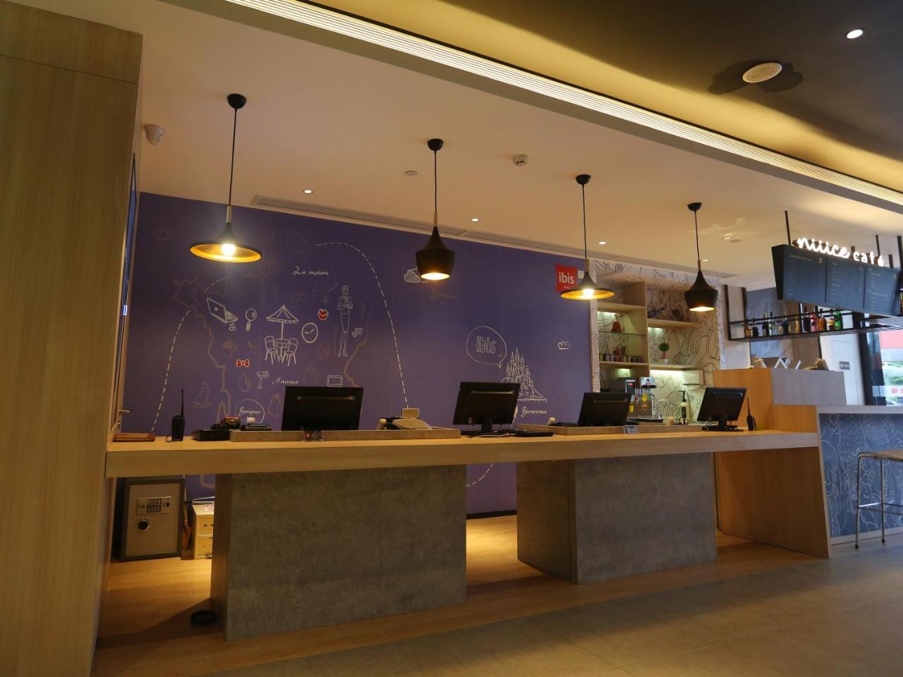 Ibis Haikou Injoy Plaza Hotel Bagian luar foto