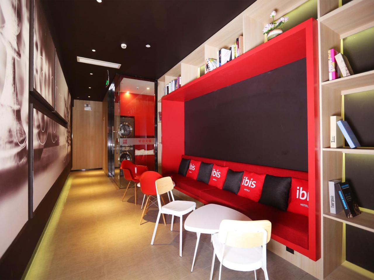 Ibis Haikou Injoy Plaza Hotel Bagian luar foto