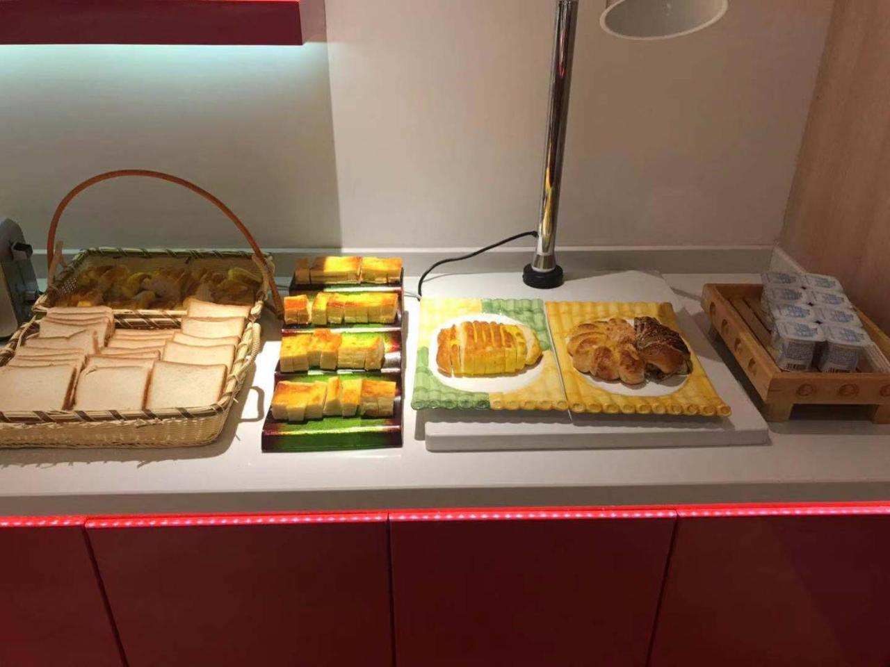Ibis Haikou Injoy Plaza Hotel Bagian luar foto